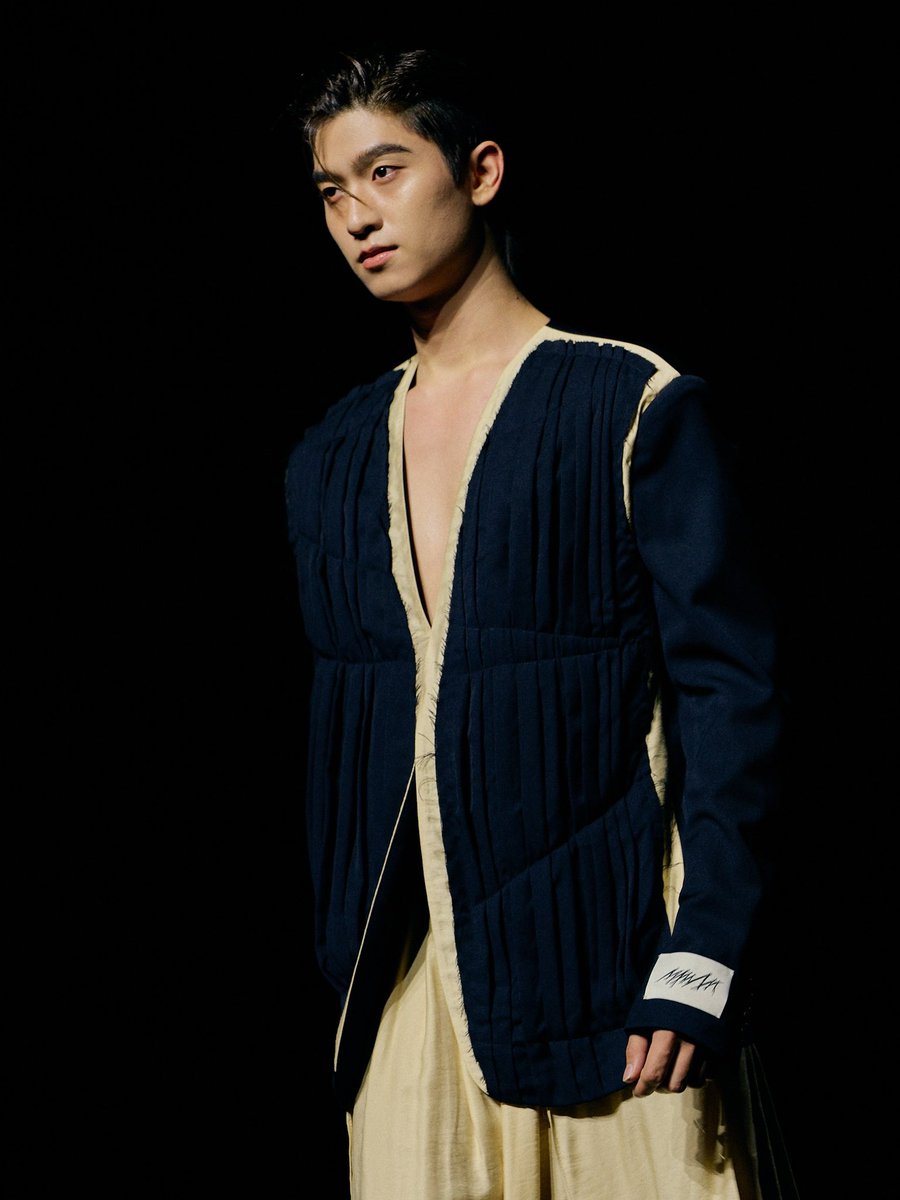 eleva_official's tweet photo. หล่อเกินลิมิต!!! “โทมัส ธีรทัศน์” @tthomastc ปรากฏตัวบนรันเวย์ MMAM ในคอลเลกชั่น Spring/Summer 2027 ที่ Seoul Fashion Week 2027 ถ่ายทอดลุคสุดโดดเด่นในแบบฉบับของตัวเอง

THOMASKONG IN SFWSS27
#MMAMSS27RUNWAYxTMK
#MMAM
#seoulfashionweek2027ss
#tthomastc
#ÉLEVA https://t.co/Th9Qw2GsGP