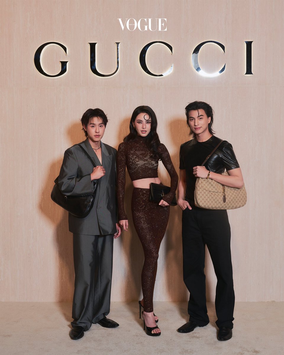 VogueThailand's tweet photo. #VogueReports ภาพโมเมนต์รวมของเหล่าแบรนด์แอมบาสเดอร์​ในงาน Gucci Primavera ณ ไอคอนสยาม ทั้ง ‘ใหม่-ดาวิกา’, ‘กลัฟ-คณาวุฒิ’ @gulfkanawut และ ‘บิวกิ้น-พุฒิพงศ์’ @Billkin_Ent พร้อมด้วยเหล่าแขกคนสำคัญทั้ง ‘วี-วิโอเลต’, ‘เลิฟ-��ัทรานิษฐ์’ @loverrukk, ‘วิว-เบญญาภา’ @view_benyapa, ‘UrboyTJ’, ‘ธามไท แพลงศิลป์’, ‘ตี๋ตี๋-วันพิชิต’ @twnpich และ ‘ป๋อ-ศุภการ’ @porsuppakarn ถ่ายทอดมนตร์เสน่ห์ของ Demna ในการสร้างวิสัยทัศน์แฟชั่นรูปแบบใหม่ให้��ับ Gucci @gucci #Gucci #GucciPrimavera

ภาพ: Nattanam W.