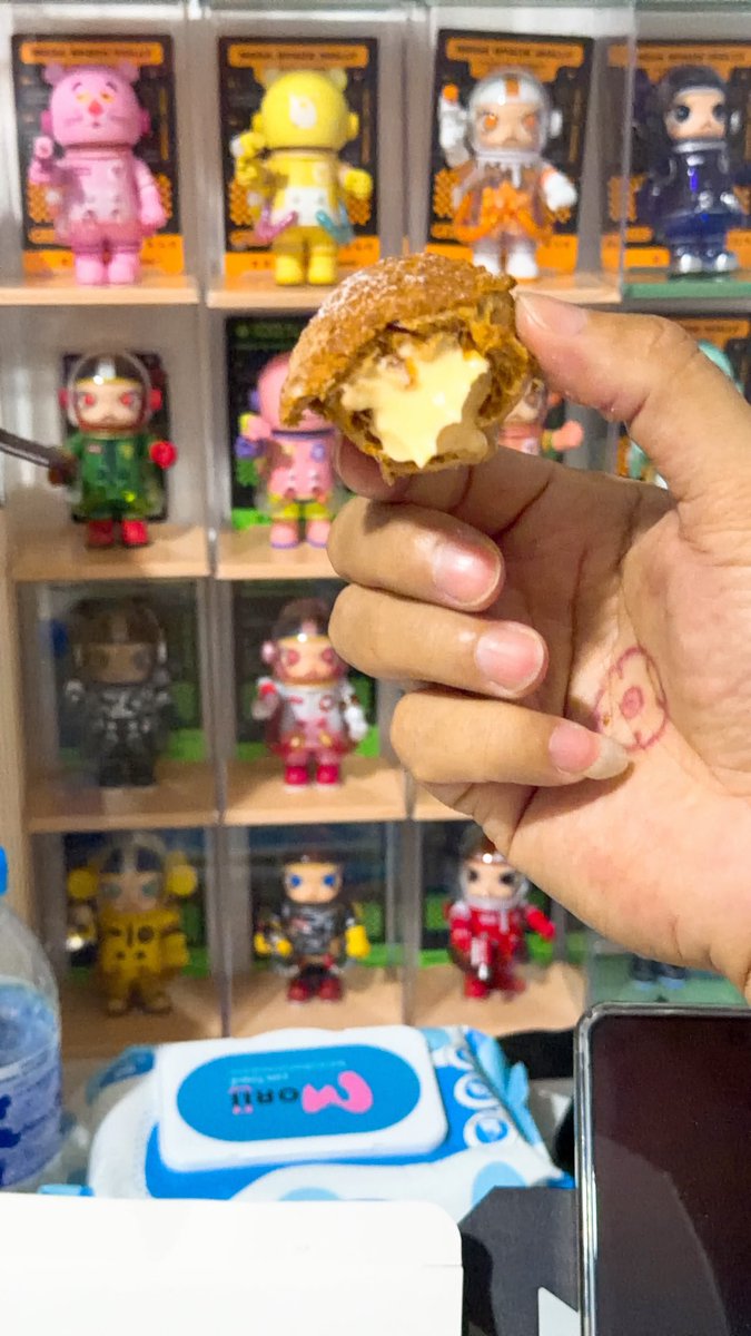 dang3020's tweet photo. กินขนมกับพี่มั้ย  ถ้าไม่ชอบขนมกินพี่แทนได้นะ ขนมอะไรรอคิวยาวเลย https://t.co/bHqekBcJTy