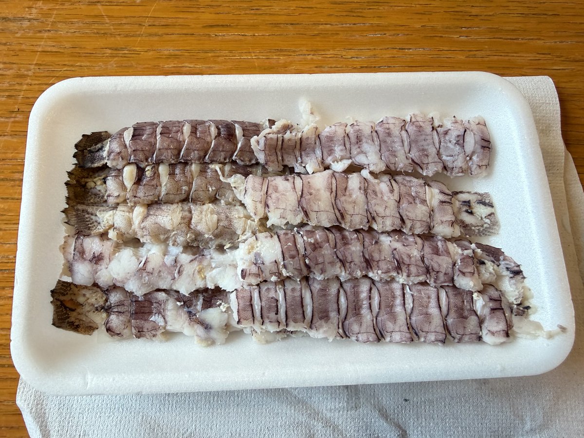 dacho_kun_eu's tweet photo. 市場で買ったシャコとヒラメの昆布じめ、すごく美味しかった。昆布にお湯を注いだら、出汁がたっぷり出ました。 https://t.co/rBwwQ05Rap