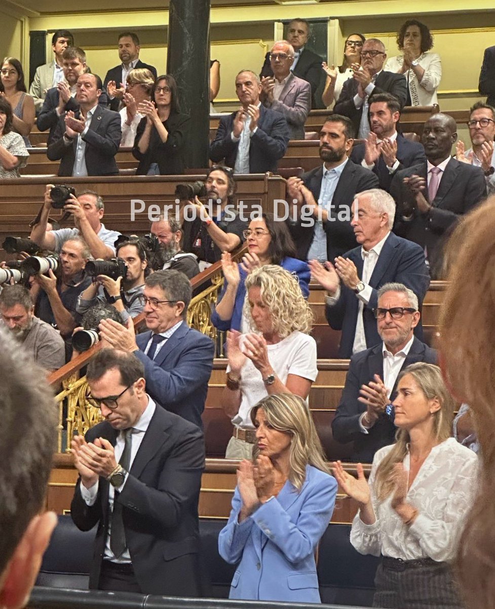 quarter14544's tweet photo. AL ÚLTIMO QUÉ LE APLAUDIERON ASÍ,  ESTA EN LA CÁRCEL. 

YO CREO QUE ES EL RITUAL DEL PSOE 🤔 🤔🤔🤣🤣🤣🤣🤣🤣🤣🤣🤣🤣🤣🤣🤣🤣🤣🤣🤣🤣🤣🤣 https://t.co/QRrZLnAz1j