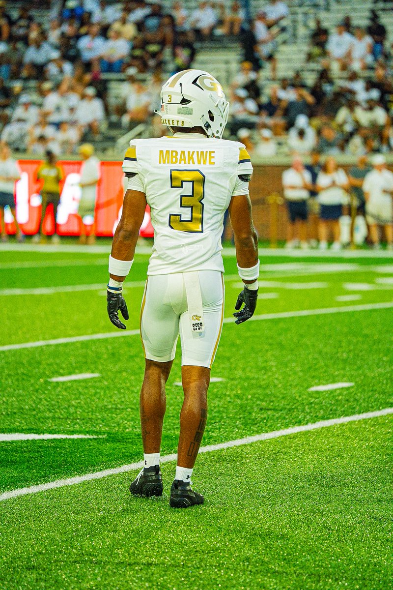 1CourtSideBank's tweet photo. Clay-Chalkville High School &amp; Birmingham Legend Jaylen Mbakwe ⭐️📈 @JayMbakwe 
@CCHSfootbal https://t.co/B39kiVEvBm