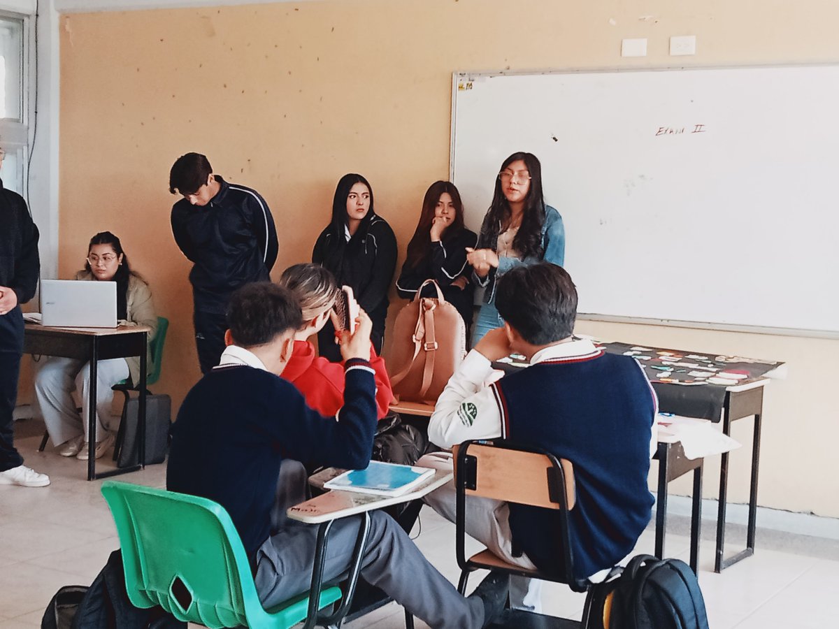 FnerrrAguas's tweet photo. 🔥 Fenerianos del Telebachillerato Arboledas de Paso Blanco dieron la bienvenida al ciclo escolar y difundieron la lucha de la FNERRR.

Junto al Ing. Antonio Arámbula, solicitaron la construcción de una megavelaria. ¡Súmate al comité! ✊🏻 https://t.co/dnxAIOEJAf