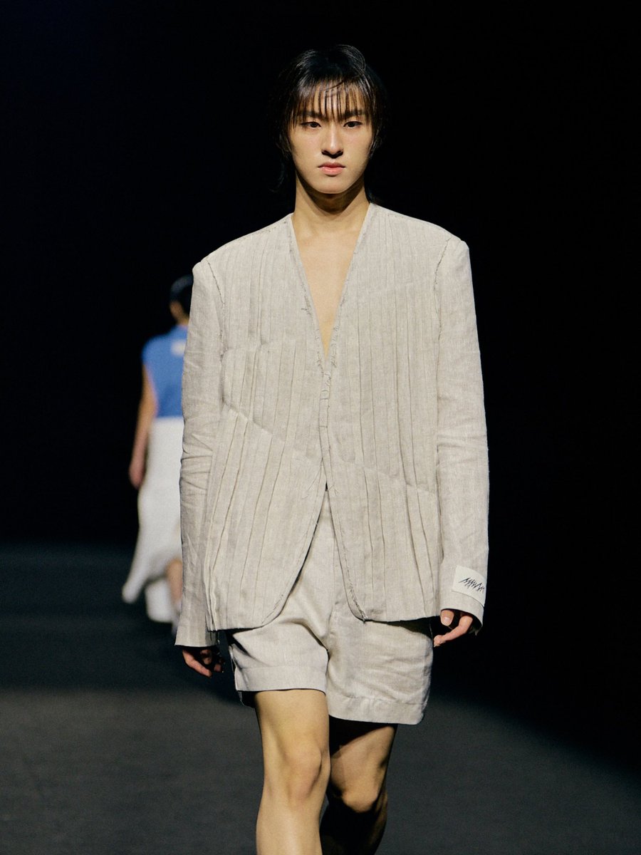 eleva_official's tweet photo. เอาอยู่สุด ๆ !!! “ก้อง ก้องภพ” @kongjiro_ ปรากฏตัวบนรันเวย์ MMAM ในคอลเลกชั่น Spring/Summer 2027 ที่ Seoul Fashion Week 2027 พร้อมลุคที่โดดเด่นและสะกดทุกสายตาบนรันเวย์

THOMASKONG IN SFWSS27
#MMAMSS27RUNWAYxTMK
#MMAM
#seoulfashionweek2027ss
#kongjiro
#ÉLEVA https://t.co/3bfC9jvTFz