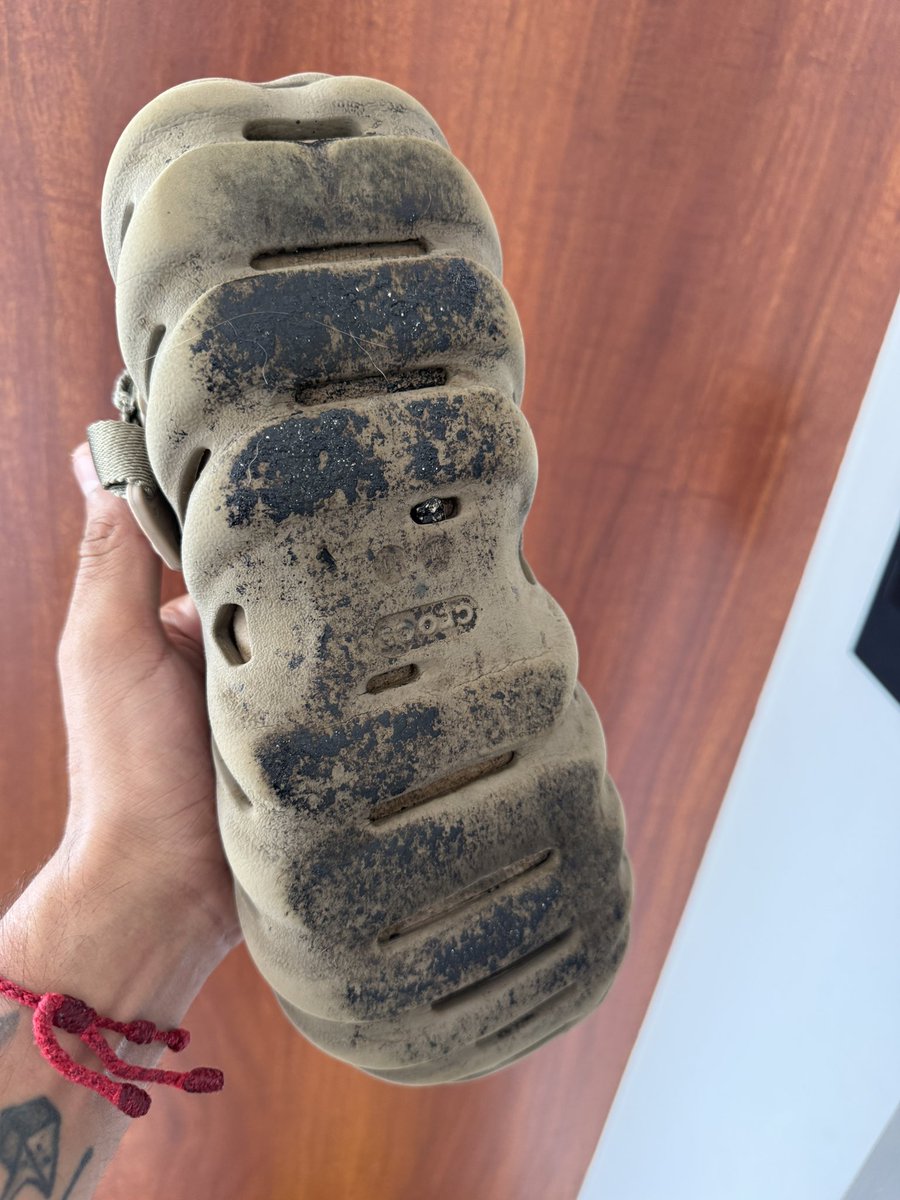 bienastrale's tweet photo. @AyuntaMerida C. 16 A en la Maya, el pavimento ni siquiera estaba seco en su totalidad y abrieron la calle, ¿quién va a pagar mis cosas? https://t.co/c8EBTpFcRQ