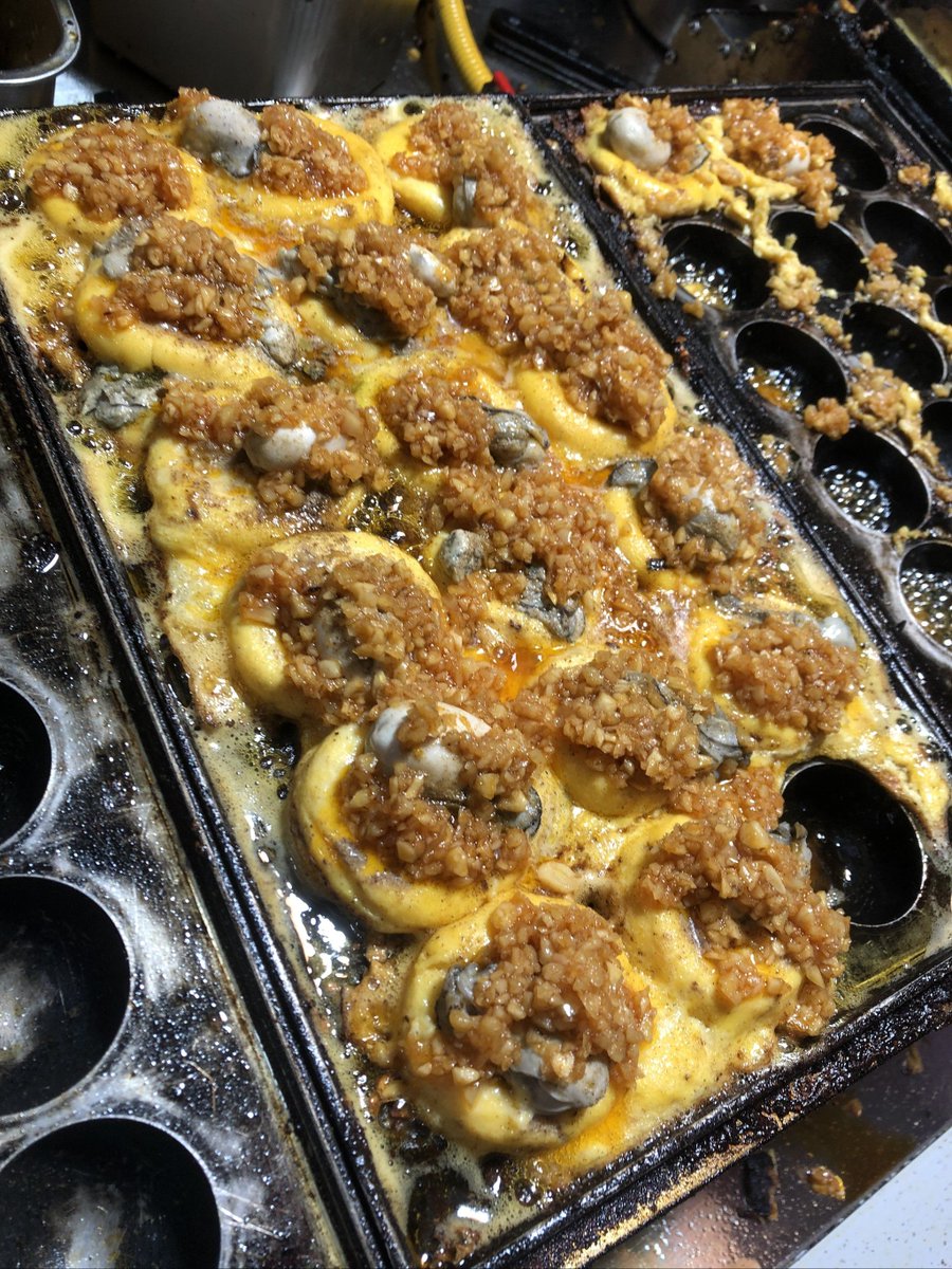 sealk517110's tweet photo. Craving late-night street vibes  Tasty loaded tacos at the corner stall – crispy shells, fresh toppings, and that perfect savory kick after a long day! https://t.co/L1OiA2ubs4