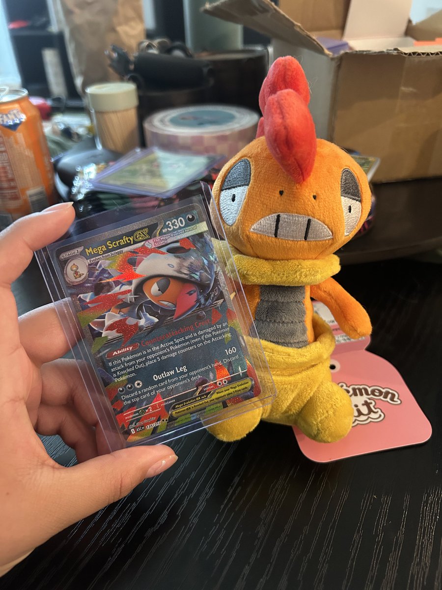 BETSSY's tweet photo. @justmeg being a scrafty fan is hard, theres close to no merch ;-; https://t.co/o8mr3EOZLV