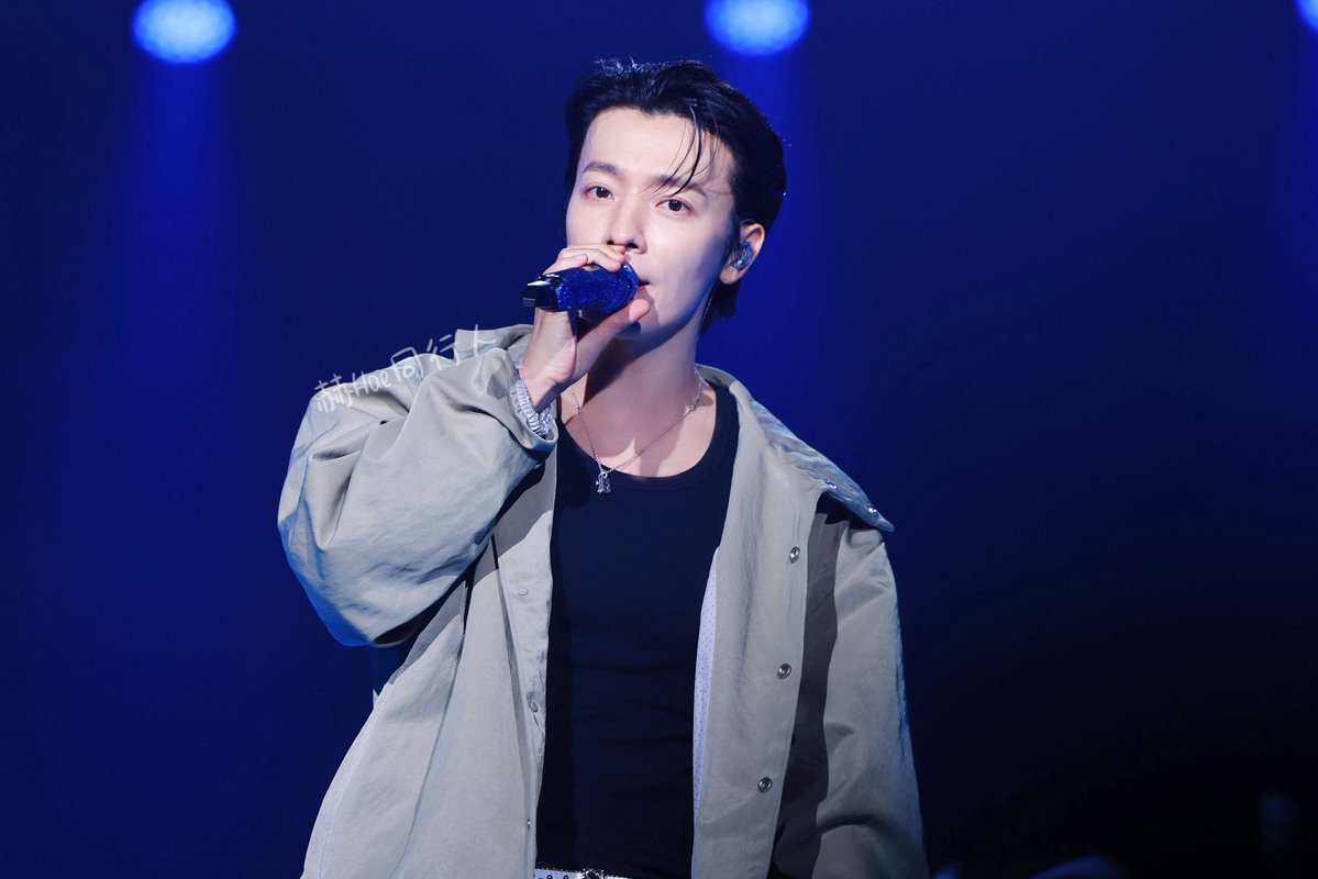 Jessie_860404's tweet photo. 260904 <ALIVE> Seoul Encore D1🇰🇷

Professor Lee❤️‍🔥
#동해 #이동해 #DONGHAE
#슈퍼주니어 #SUPERJUNIOR 
#ALIVE  
@donghae861015 https://t.co/Ze1ylcA2cE