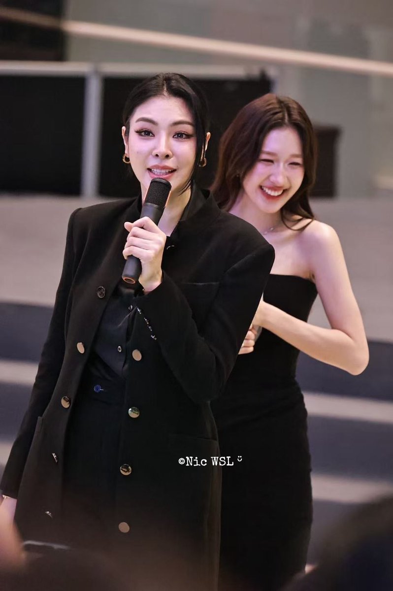 Nic__WSL's tweet photo. 🖤💕✨
Handsome and beauty 

FAYEATOM PRAEW AWARDS PARAGON
#SiamParagonxPraewxFayeAtom 
#FayePeraya #FayeAtom #AtomPariya
@malisorn00 @atomprys https://t.co/jiuoyh5gMv