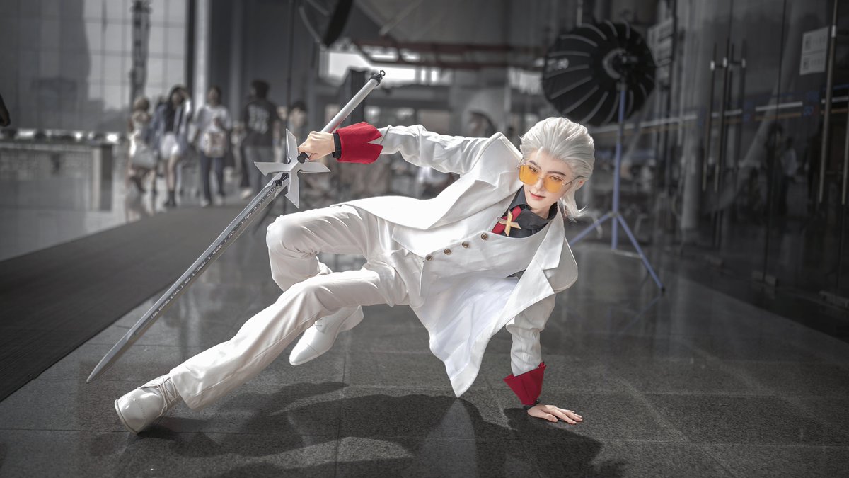 puddingbu0416's tweet photo. Wanna play with me？
This is my first time cosplaying X😇. The prop sword for him turned out way too long...😥
#TBHX 
#tobeherox
#TOBEHEROX
#凸变英雄X https://t.co/Mfm7BzjInL