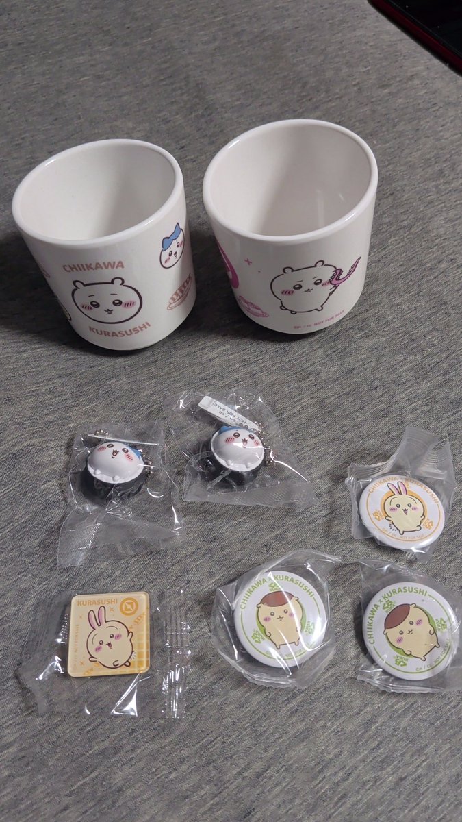 masa_p_com's tweet photo. 第二回くら寿司大食い選手権開催！
(という名のちいかわビッくらポン獲得大会)
結果発表ー！(浜田ばりに)
うん！被りすぎ♪
ちなみに鶴瀬店はフィギュアの抜きはやってない様子。
第一回くら寿司大食い選手権大会でちゃんとフィギュア出てたわー！
次回また第三回くら寿司大食い選手権がまた開催される……
マンジャロの民には辛すぎる……😭