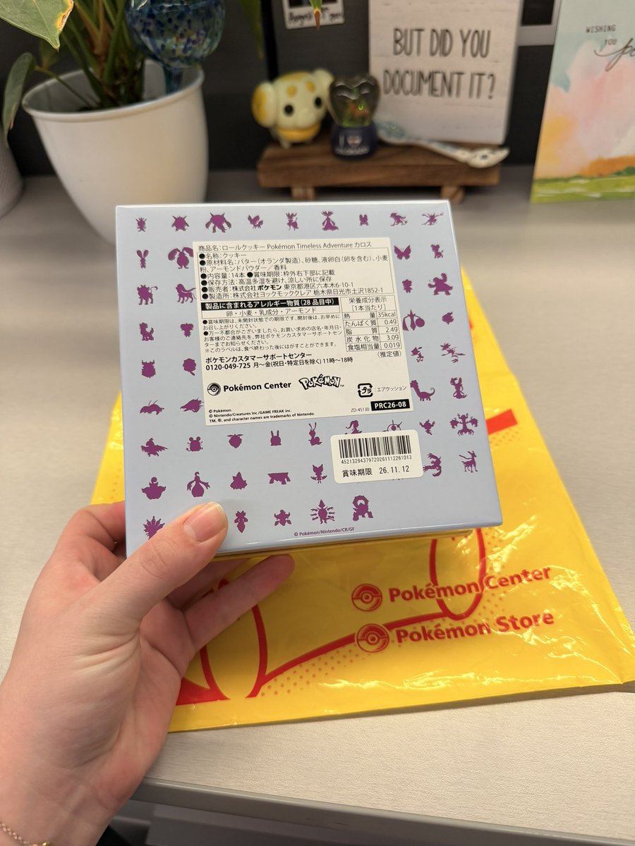 simpleeemi's tweet photo. one of my coworkers came to my desk and said “i heard you might like Pokemon” and i said “yes, absolutely!” and he said “well this is for you, it’s from Japan.” 

brb gonna cry forever 😭😭😭🥺🥺✨💖💖💖 https://t.co/tPMw6gYlSK