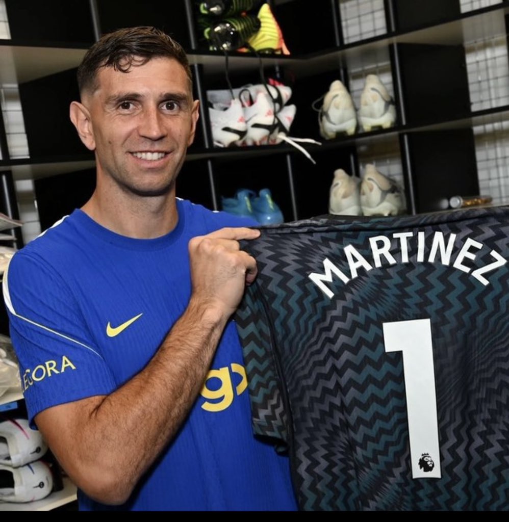 YusphateSports's tweet photo. Before Dinh Martinez arrival to Chelsea football club, Chelsea were as a potential premier league favorite. 
Now, with his arrival, the expectation and chances of Chelsea winning this season’s title is doubled.
Not even Arsenal can stop that from happening #chelseafootballclub https://t.co/pCJhf41cFL