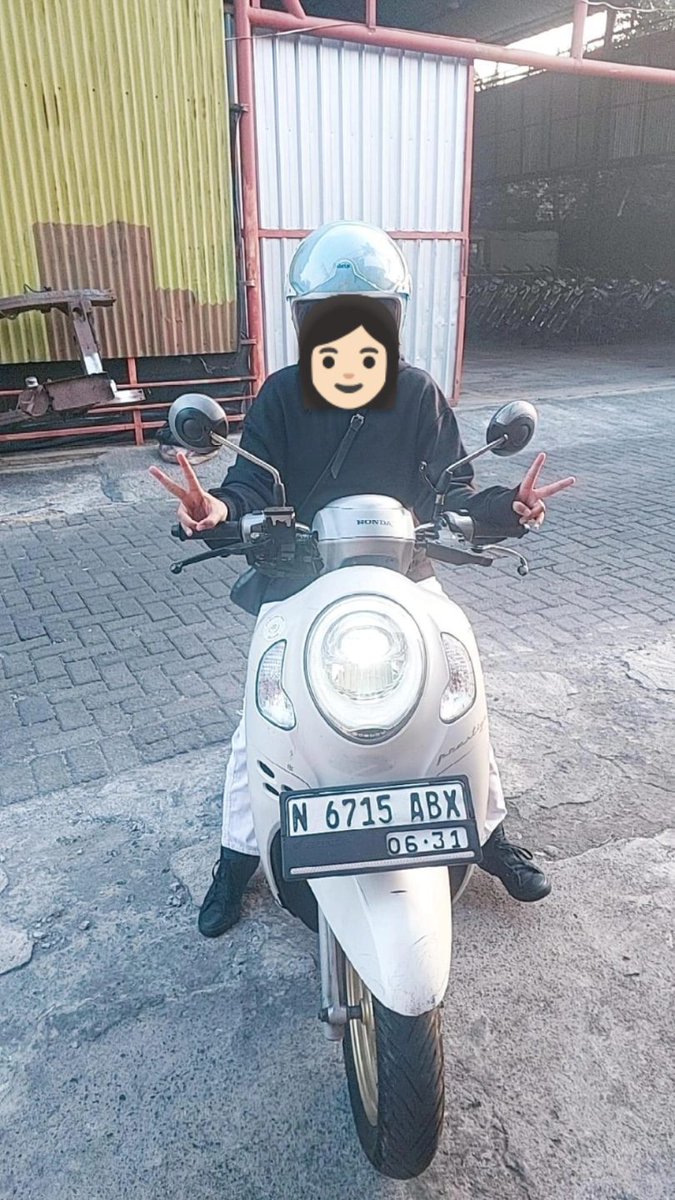 fess10nopember's tweet photo. 🚨[INFO MOTOR HILANG]🚨

Kehilangan di sekitar Indomaret Keputih
siapapun yang melihat Scoopy warna Putih dengan Helm Biru dengan PLAT N 6715 ABX

Tolong hubungi 081229301415 https://t.co/uTcuttRsnE