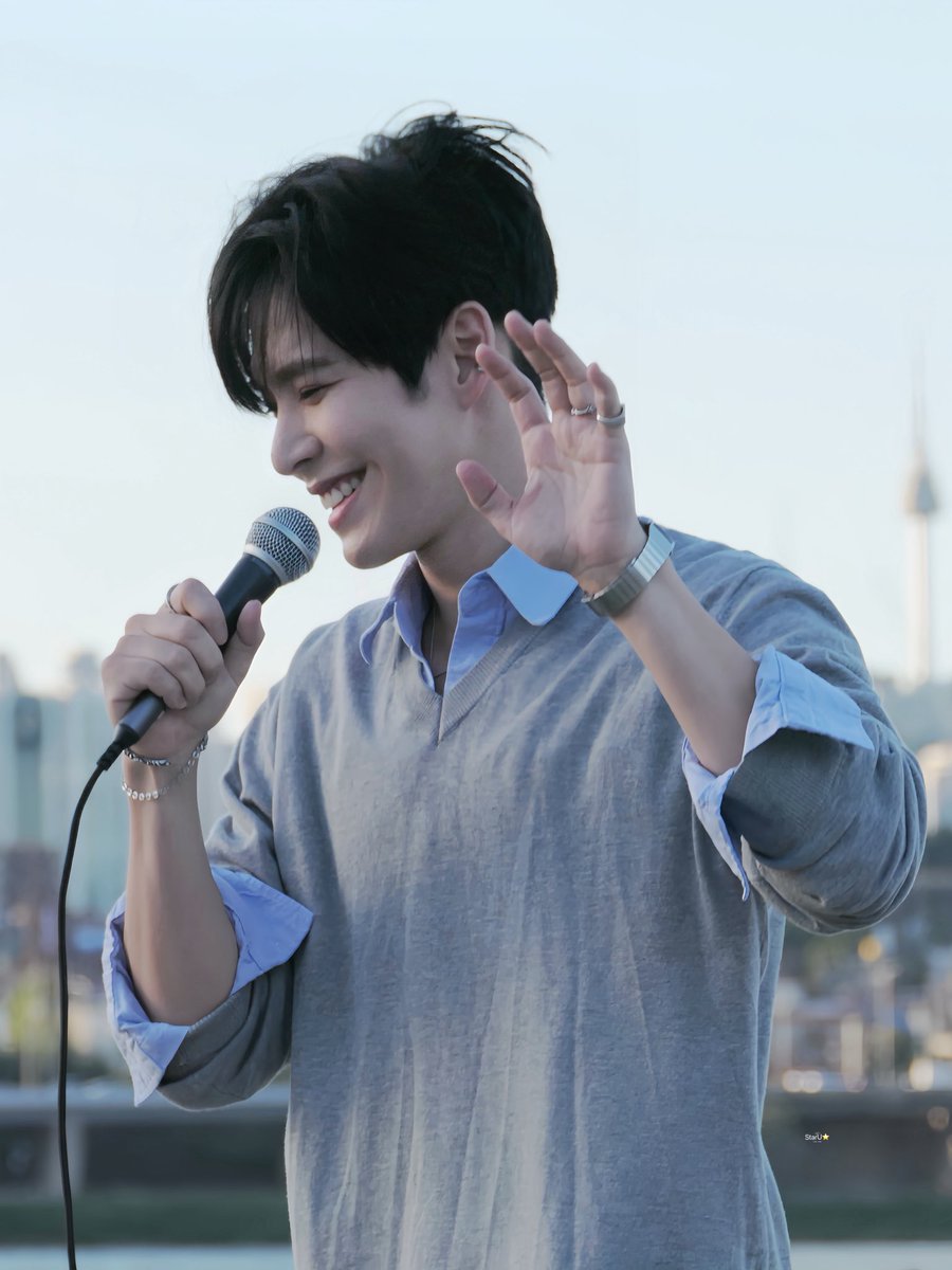 StarUDOHA's tweet photo. 260904 반포한강공원 버스킹  -DOHA ❤️
#박도하 #도하  #parkdoha #DOHA https://t.co/RcCx6LAURp