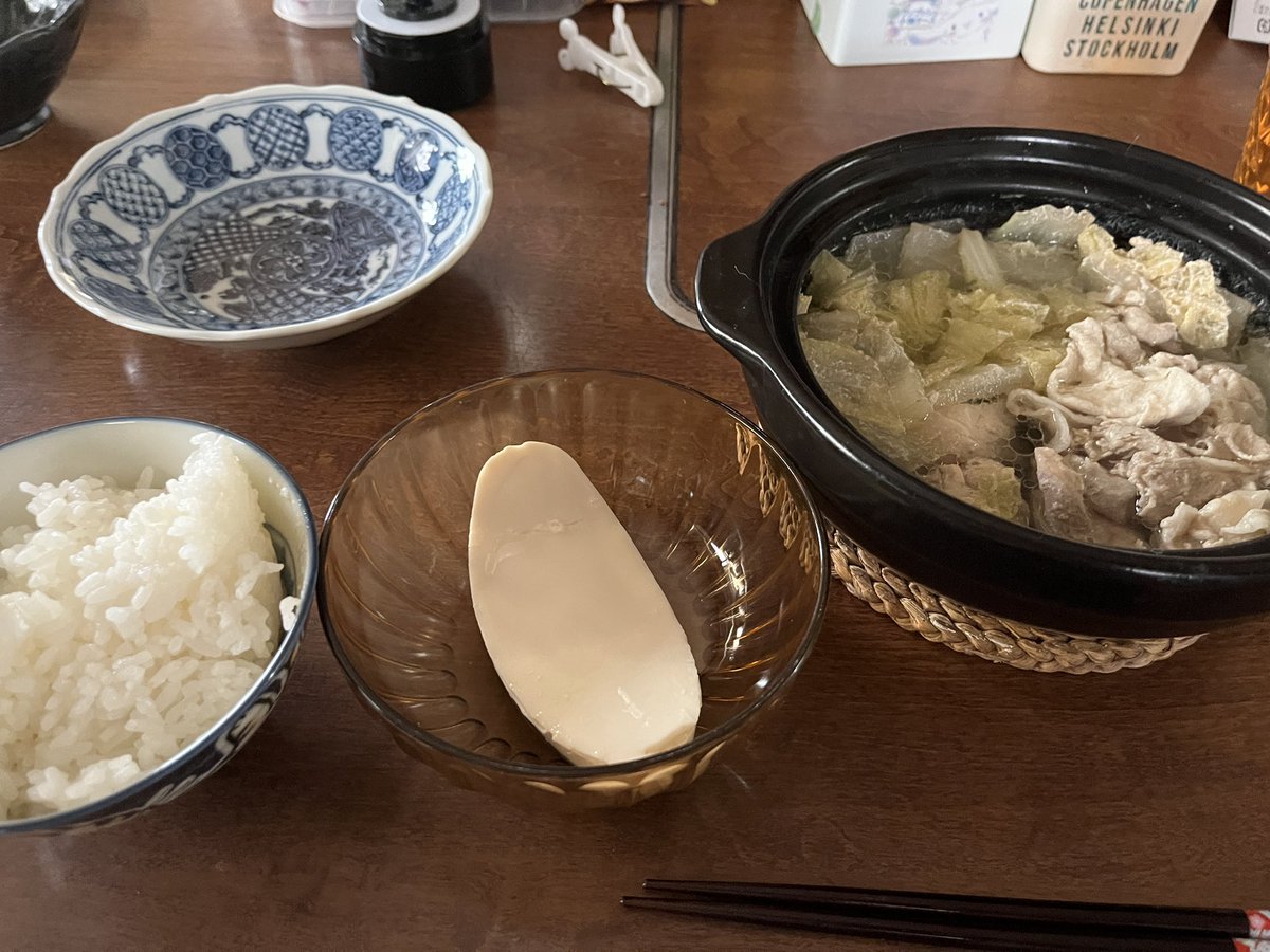 sumabura2002's tweet photo. @kanzaki_ssb 月から金は
お昼
鶏肉サラダ
こめ
味噌汁
夜
湯豆腐鶏肉
ごはん
トレ前後プロテイン
水分は1日2-3L
土日は自由
て感じで9ヶ月すごしてる https://t.co/VyWu6LlW61