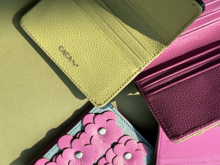 12millsaway's tweet photo. DOMPET IMPOR❌
DOMPET LOKAL GARUT✅

sumpah ini lucu banget dompetnyaaaa, color combo nya unik dan cantik banget🩷💚🐳 kualitas gak usah di raguin lagi ini terbuat dari kulit sapi premium✨ https://t.co/Lhhir3wzSU