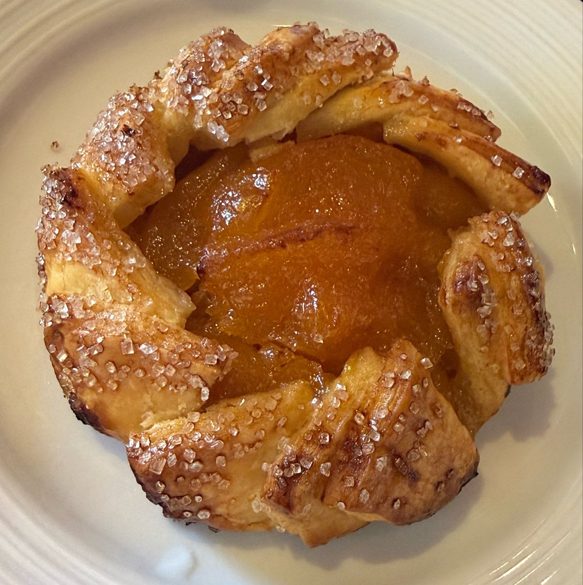 eatinglasvegas's tweet photo. Holy decadence! The cinnamon roll at #1228Main is so rich it beggars description. 🤩😲😋
How they packed that much butter and cinnamon into a folded yeast roll is a miracle of kitchen science. 🤯
It will ruin you for all pretenders. 🥮
#GOODMORNİNG #Fridayvibes
#DTLV @EatTalkRepeat