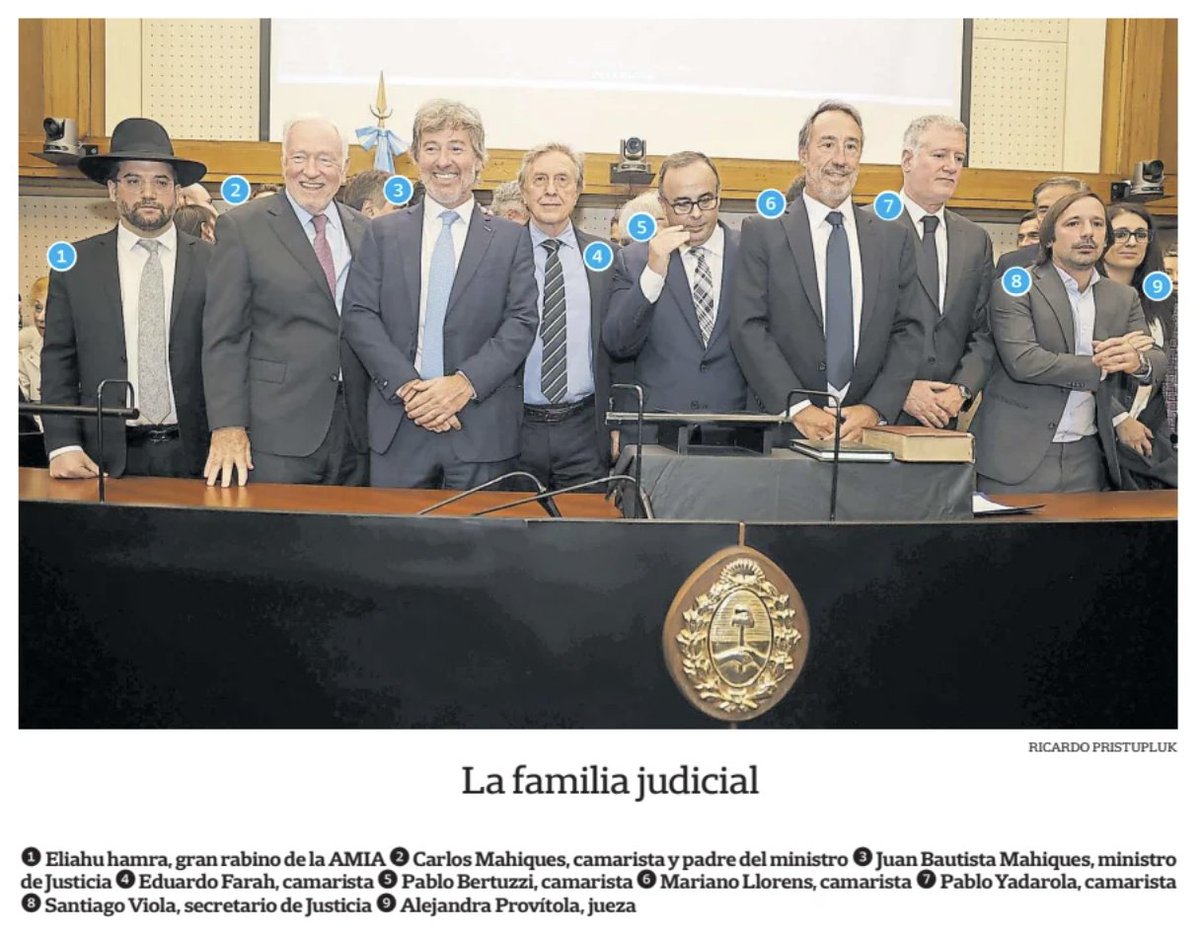 MauriCaminos's tweet photo. fotón de La Nación ayer en la jura de Bertuzzi y Yadarola
hablame de casta judicial y de independencia del Poder Judicial
hoy la Cámara Federal falló a favor de Milei en la causa $LIBRA https://t.co/cUcbyGL5GQ