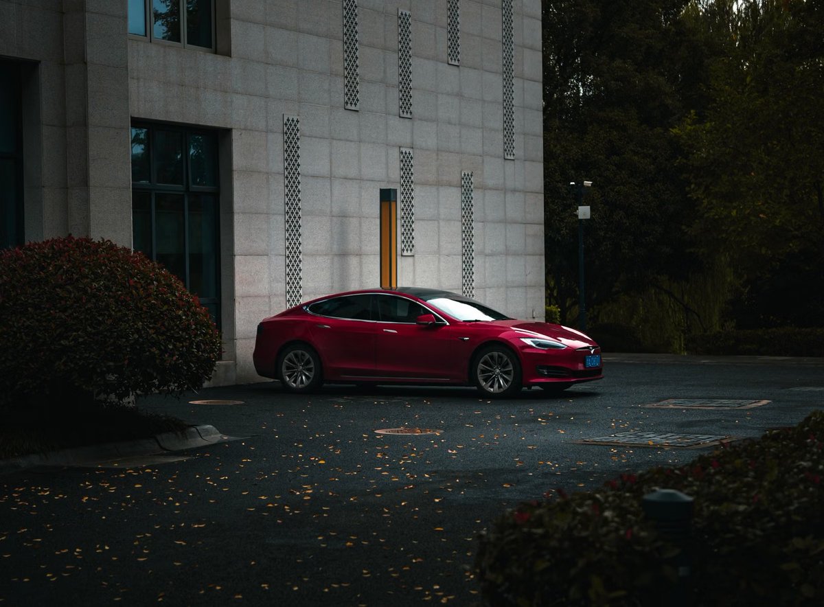 Fatma54485697's tweet photo. Marine rope from the rowing club with wet streets outside. the center display showed enough context without feeling busy Normal errands reveal more than launch-day photos ever could. #Cybertruck #EV https://t.co/ma7ipQryNg