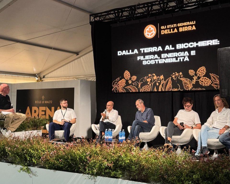 AssoBirra's tweet photo. Oggi siamo a stati a Biella al #SaloneItalianoDellaBirra all’interno di #BolleDiMalto, per una giornata che mette al centro il valore della filiera brassicola italiana, tra istituzioni, imprese e territorio. https://t.co/1qBnoUz1tF
