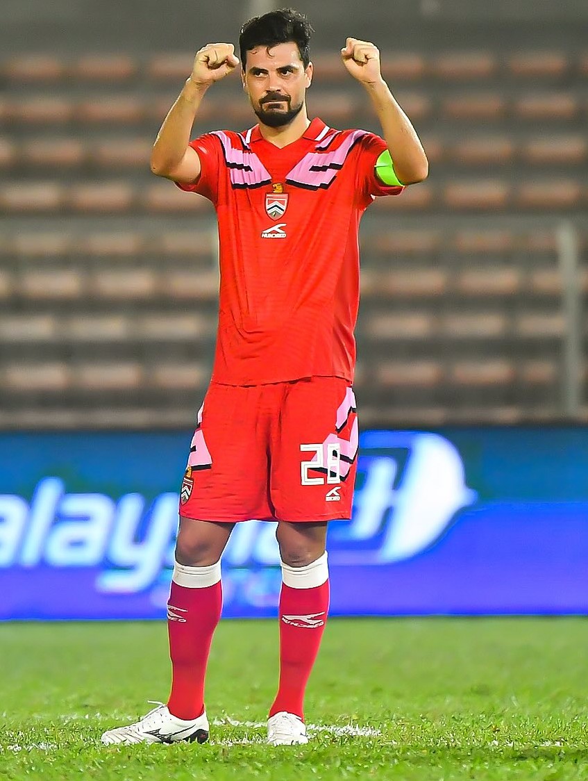 devinder00's tweet photo. Inching closer to a century of goals for Kuala Lumpur!

Paulo Josue took his overall tally to 93 with a brace v Kelantan Red Warrior in a 3-1 win in KB. He has scored 4 goals in the last 3 games this season in all competitions
Adam Nor Azlin scored for the 1st time for KL 
#SMKL https://t.co/5HfQGlDjmB