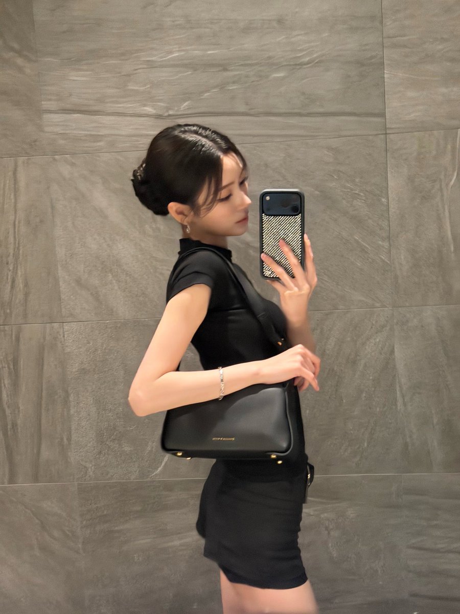 meovv_you's tweet photo. 260904 #안나 인스타그램🩷 https://t.co/cEU1C6yQsp