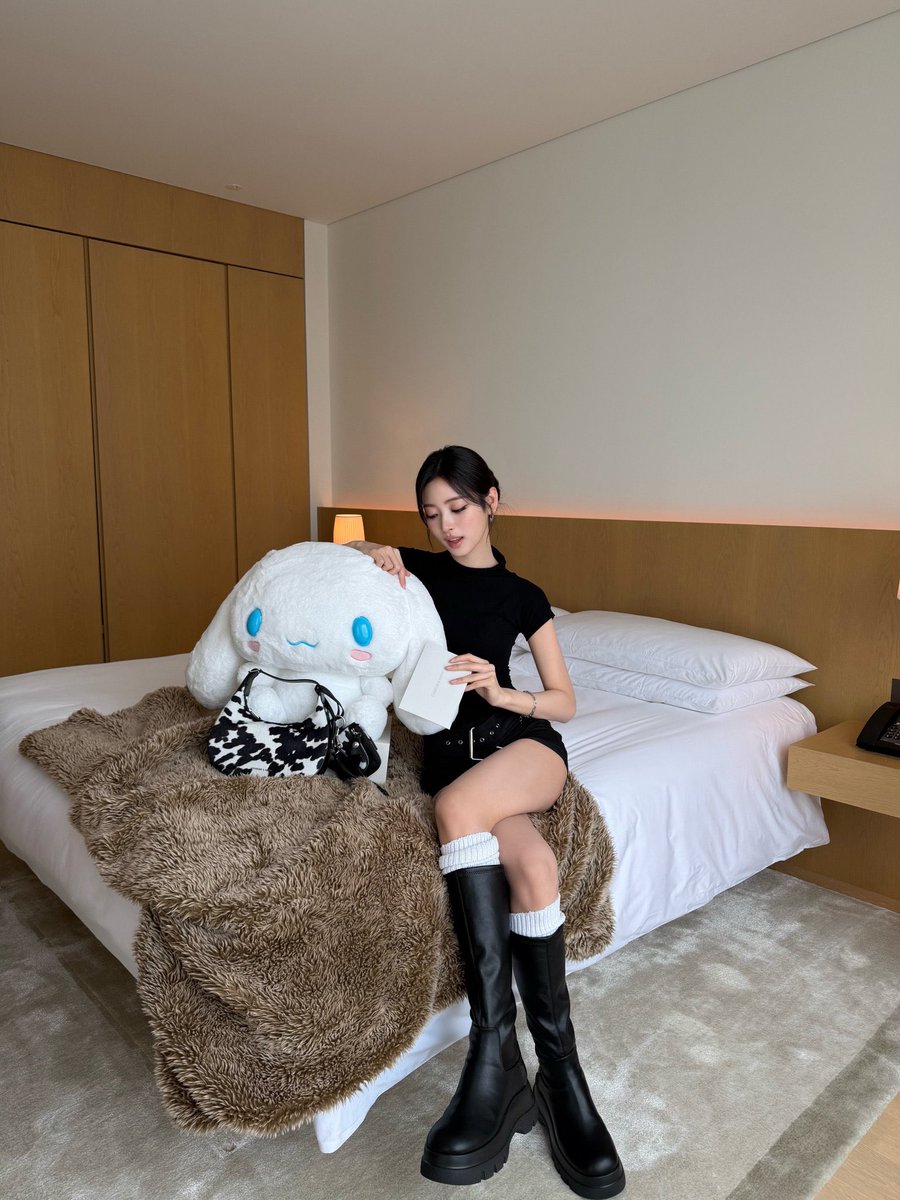 meovv_you's tweet photo. 260904 #안나 인스타그램🩷 https://t.co/cEU1C6yQsp