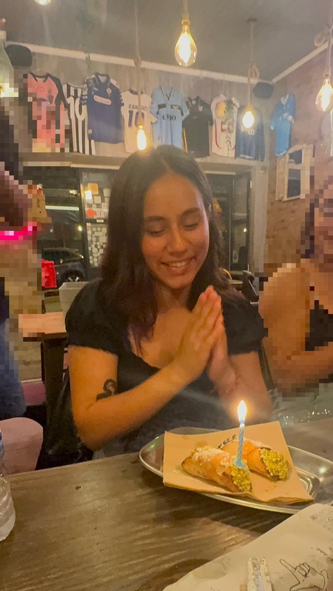 cristhinac29's tweet photo. sin duda mi cumpleaños 23 está en el top de mejores cumples que he tenido. Amo a mi familia y a mis amigos, soy muy afortunada de estar rodeada de tanto amor 🥹🫰🏻🫰🏻🫰🏻🫰🏻 https://t.co/MVbBfY6P7q