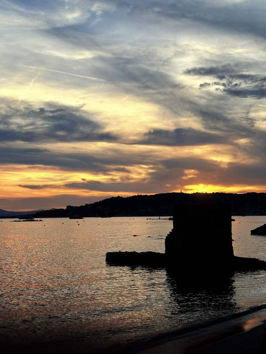 lm_marius's tweet photo. Mercredi soir à la plage des Ondes. 🌅✨ https://t.co/xZSg50OqI3