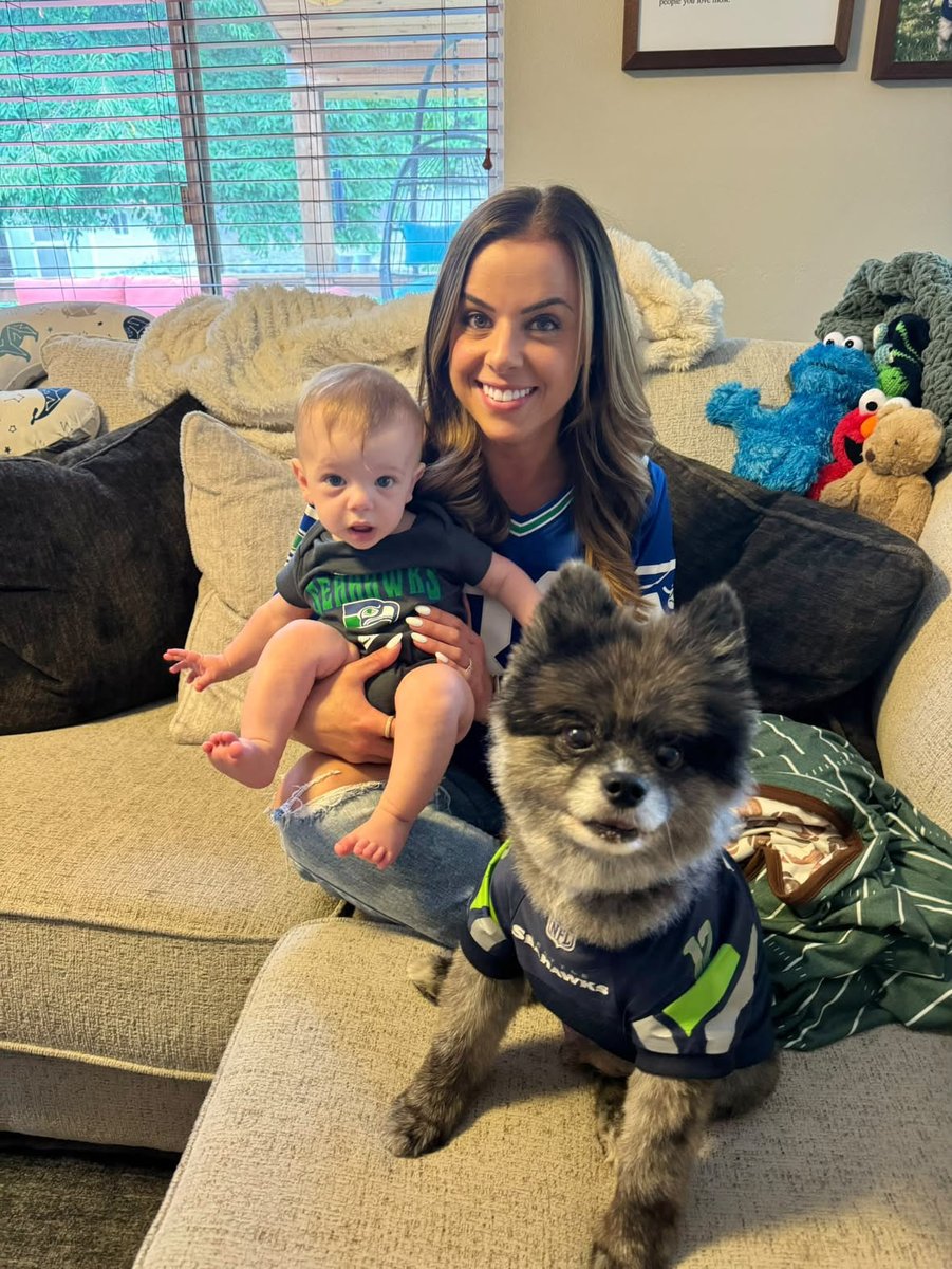 12s's tweet photo. It’s finally here! BLUE FRIDAY! 💙 https://t.co/RaBJrepvQY