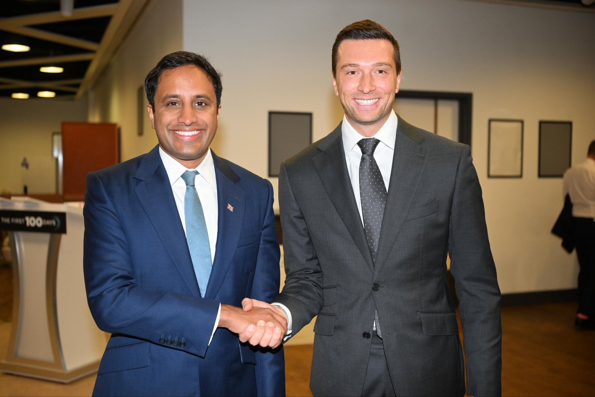 ZiaYusufUK's tweet photo. Thank you @J_Bardella for signing a historic Memorandum of Understanding!

As distant favourite to be the next French Prime Minister, he declares under a Reform government, our Navy CAN return illegal migrants back to France.

A huge statement: Prime Minister Farage will deliver for the British people!

🇬🇧🇫🇷