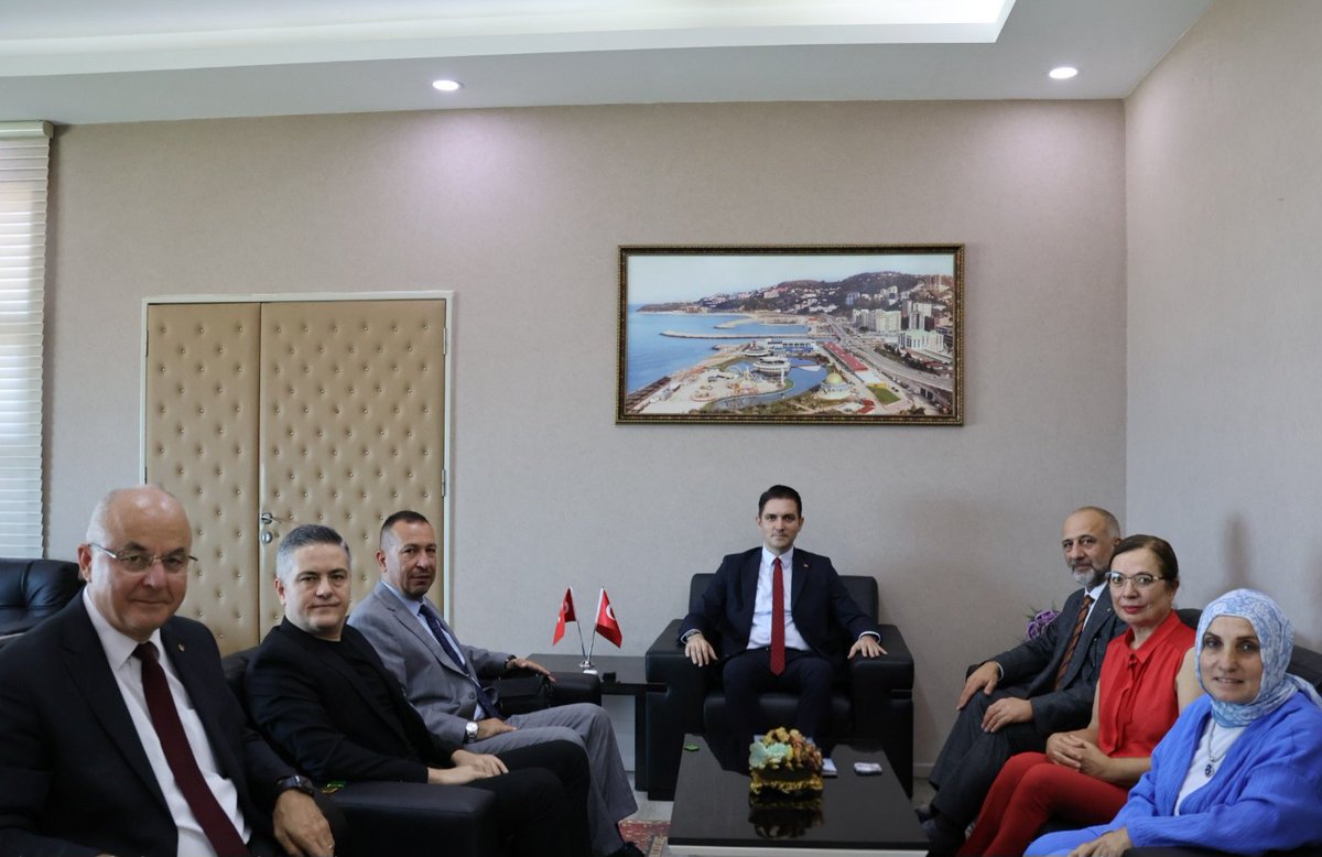 g_kozlu's tweet photo. 📍 Kozlu Kaymakamlığı
Zonguldak TSO Başkanı Metin DEMİR ve Yönetim Kurulu üyeleri, Kaymakamımız Sayın Evren ÇAKIR’ı makamında ziyaret ederek hayırlı olsun dileklerini ilettiler.
Sayın Kaymakamımız, nazik ziyaretleri için teşekkür etti.
#Kozlu @TC_icisleri @zonguldak_valiligi https://t.co/jNSZhpiqxe
