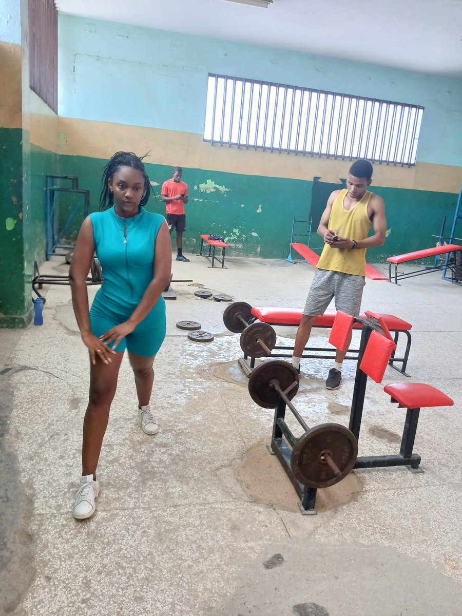 GimnasioGtmo's tweet photo. Asi continua el gimnasio de cultura física brindando servicio a la comunidad no importa si eres joven o de la 3 era Edad visítenos no te arrepentirás. #GuamtánamoTierrasdeCampiónes #CubaNoEstáSola #CubaEstáFirme. https://t.co/FdAKLIto8K