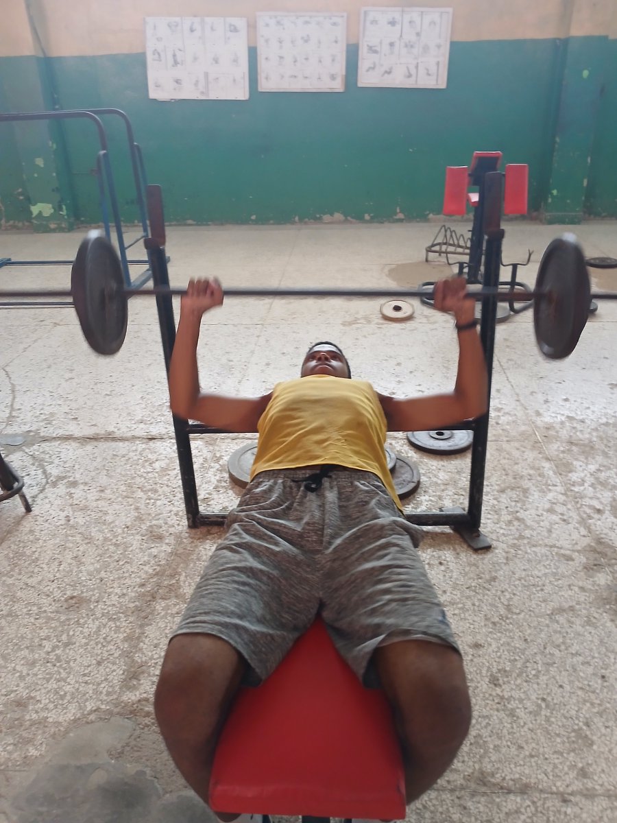 GimnasioGtmo's tweet photo. Asi continua el gimnasio de cultura física brindando servicio a la comunidad no importa si eres joven o de la 3 era Edad visítenos no te arrepentirás. #GuamtánamoTierrasdeCampiónes #CubaNoEstáSola #CubaEstáFirme. https://t.co/FdAKLIto8K