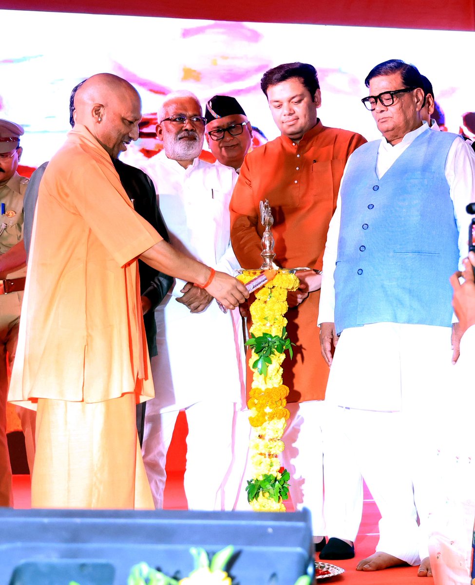 swatantrabjp's tweet photo. आज रिजर्व पुलिस लाइन्स, कमिश्नरेट लखनऊ में आयोजित श्रीकृष्ण जन्मोत्सव-2026 समारोह में मा• मुख्यमंत्री श्री @myogiadityanath जी के साथ सम्मिलित हुआ। https://t.co/EtswAx3sDO