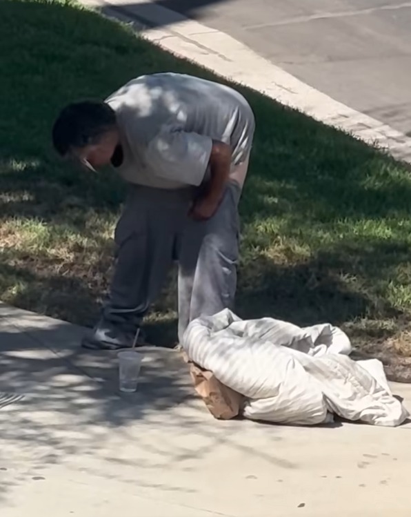 libsoftiktok's tweet photo. Welcome to Los Angeles

Residents say this woman has been pooping on lawns for years

Thanks Gavin https://t.co/m6wtnIC7qe