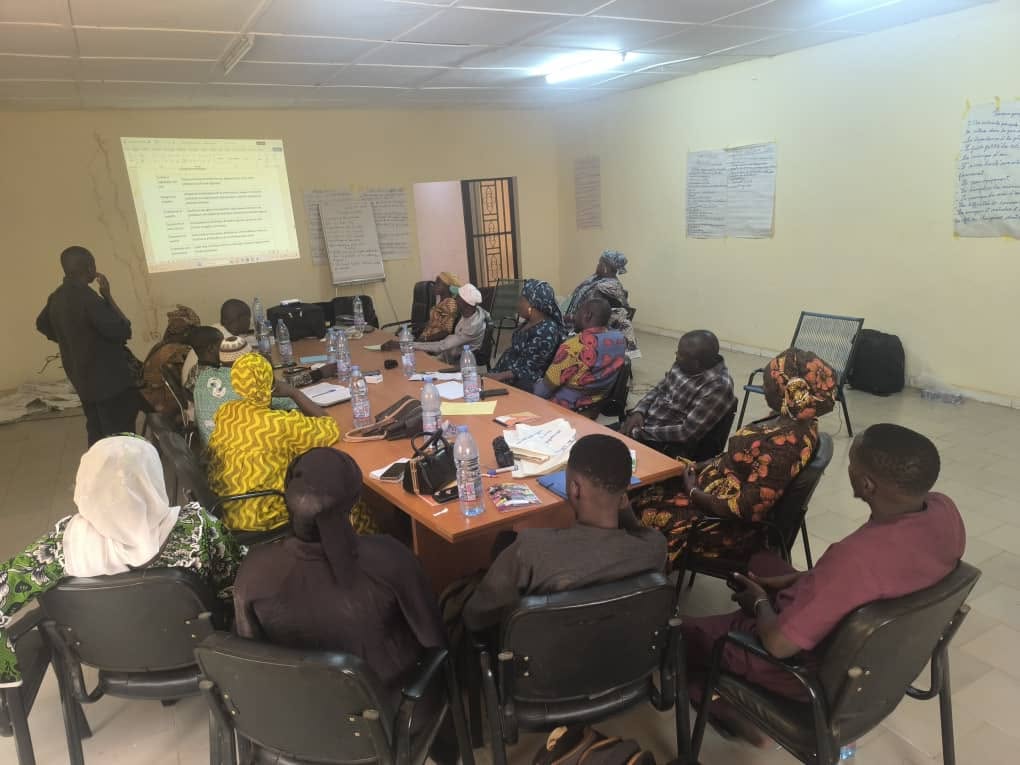 SAAMali35743964's tweet photo. Ségou | SAA Mali renforce les capacités des agents agricoles à travers une formation de formateurs sur le compostage, le labour minimum et le semis sans labour, dans le cadre de la composante CRAS.
#SAA #CRAS #AgricultureRésiliente https://t.co/CxZqjoCLlx