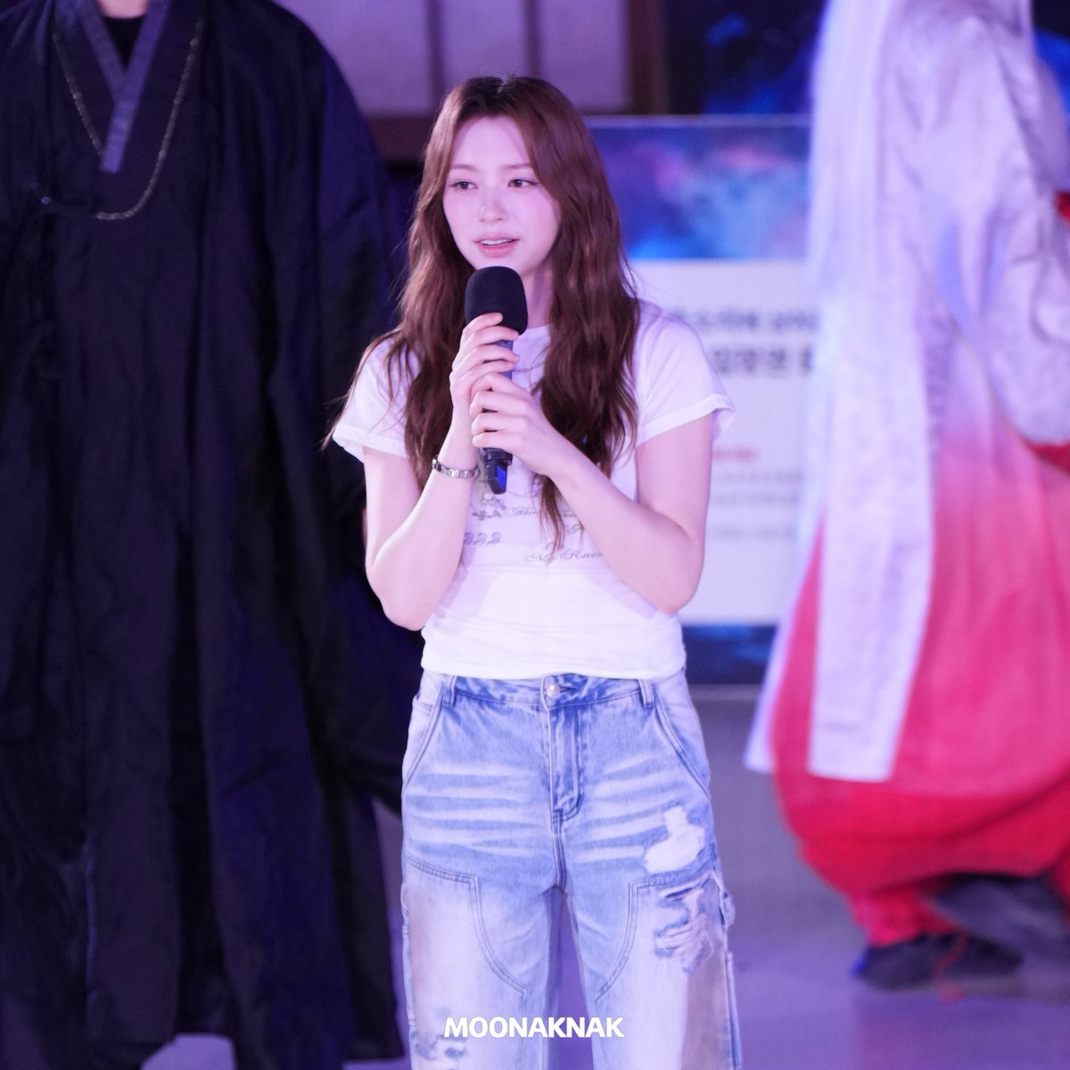 MOONAKNAK's tweet photo. 26.09.04 한국민속촌

#피프티피프티 #FIFTYFIFTY 
#문샤넬 #CHANELLEMOON https://t.co/krGzn6FMZQ