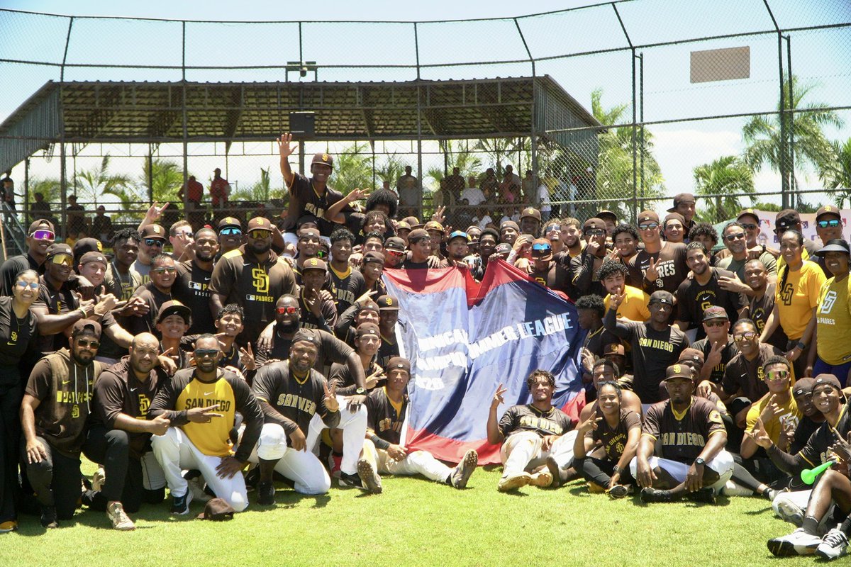 calvo_raul's tweet photo. Los Padres Gold se convirtieron en la quinta organización en lograr campeonatos consecutivos en la DSL desde que los Rangers de Texas lo hicieron en 2013 y 2014. https://t.co/3mognihhCt