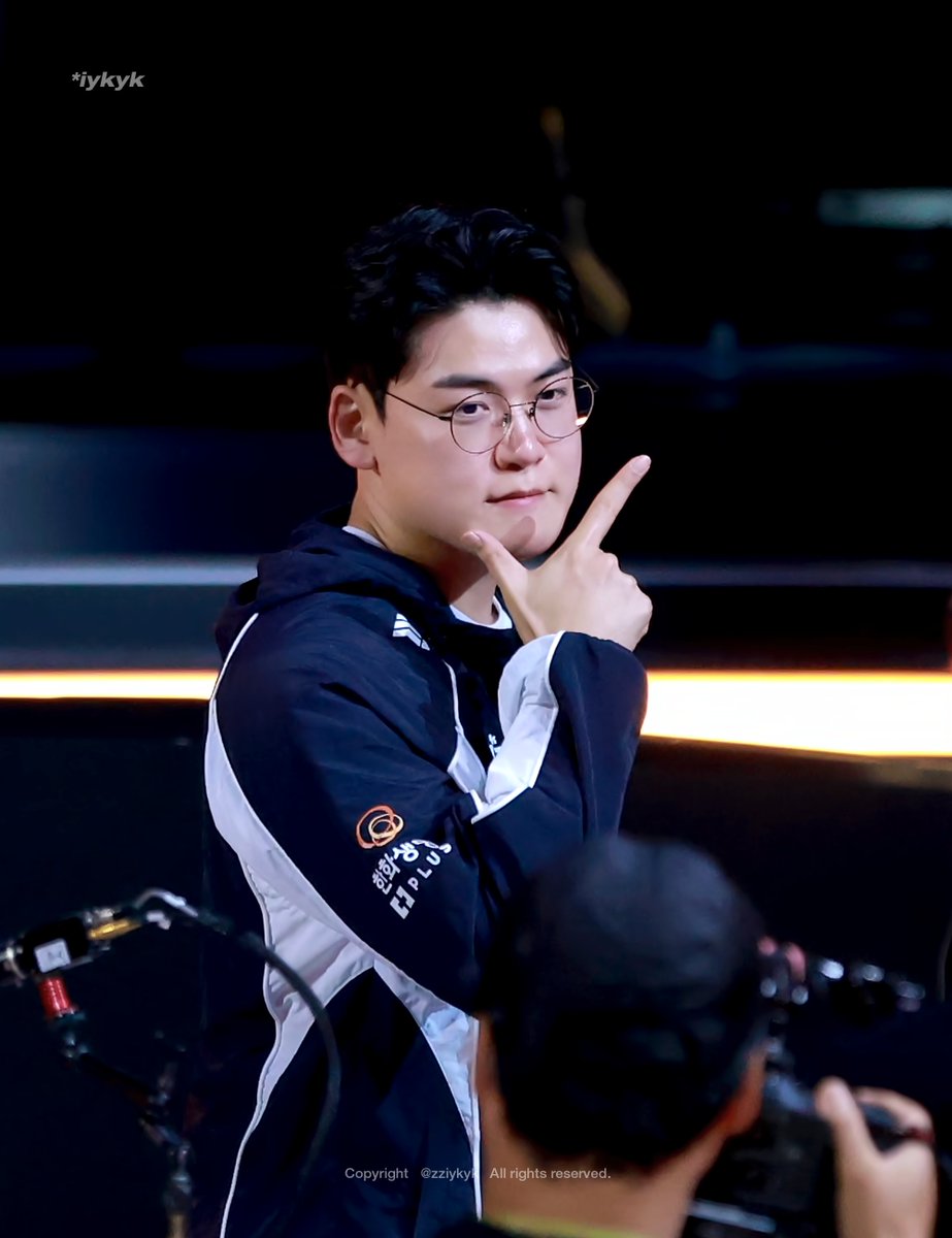 zziykyk's tweet photo. 260902 HLE vs T1 PO2

#HLEWIN #구마유시 #Gumayusi #이민형 https://t.co/XooaBnz6tZ