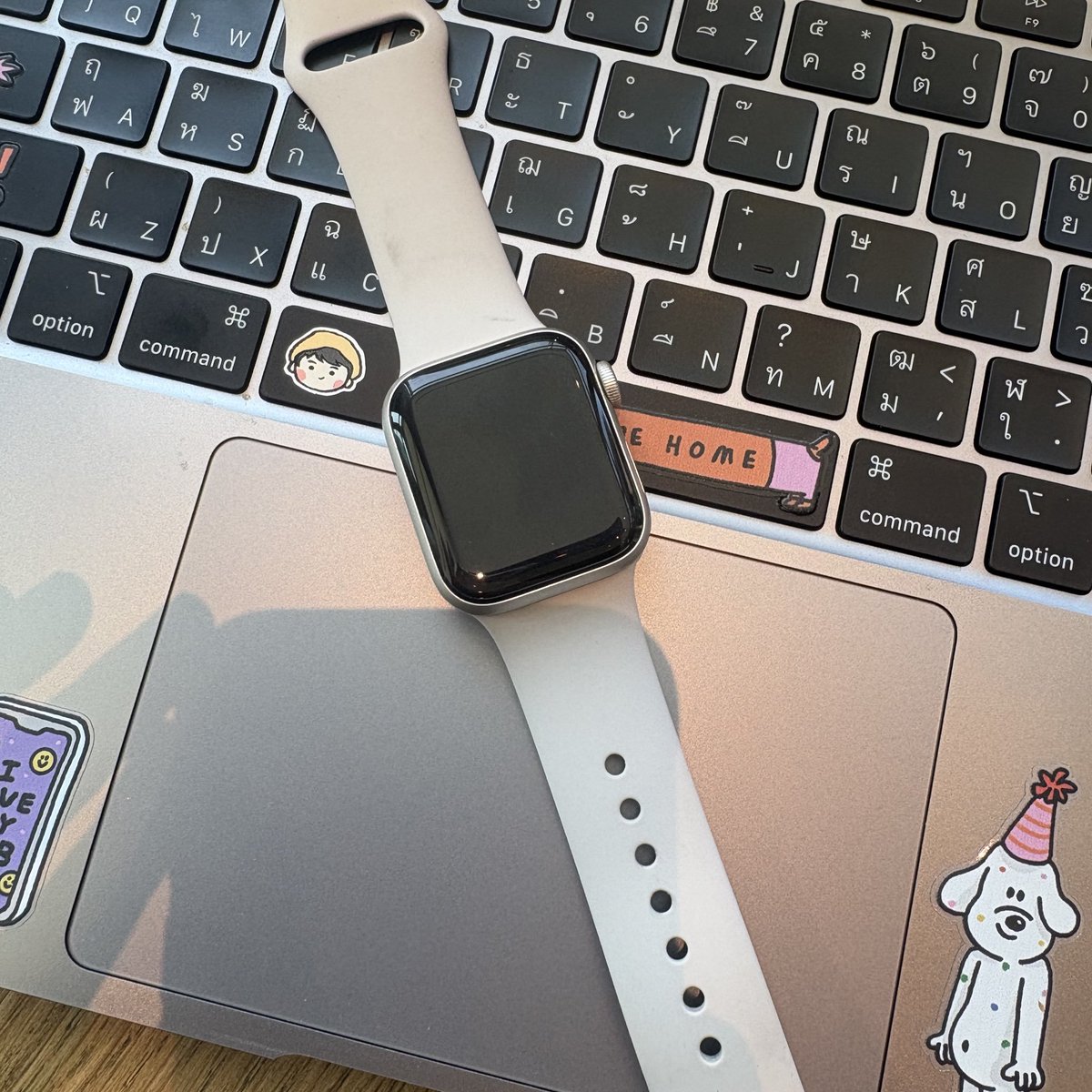 peamdec's tweet photo. (wts) 
 Apple Watch SE 40 mm สายแท้สี starlight
อุปกรณ์ครบ มีกล่อง มีถุงกระดาษ

 Gen2 
📍5,500฿ 
📍dm พต / นัดรับรังสิต มธ อยุธยา bts จตจ

#ส่งต่อ #ส่งต่อapplewatch #applewatch #applewatchมือ2
#applewatchราคาถูก https://t.co/7JW9coVs5i