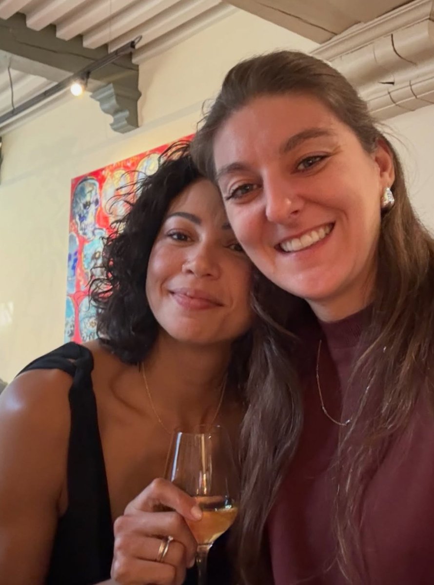 bhtways's tweet photo. meu trio quando ama aos berros suas mulheres https://t.co/EVWHypHU6Z