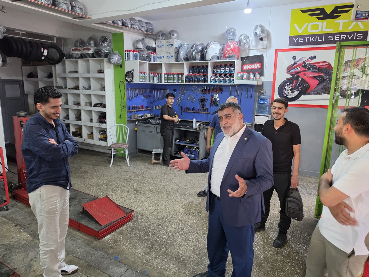 MetinSuicer's tweet photo. Sanayi Mahallesi’nde esnaf kardeşlerimizle buluştuk. Dertlerini dinledik, taleplerini not aldık. Siyasetimiz makamda değil, sahada ve milletimizledir. https://t.co/Z1MjL8C2IF