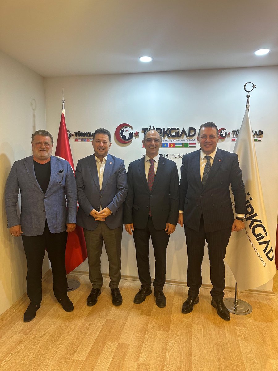 istanbuldadeva's tweet photo. 📍 TÜRKGİAD Ziyareti

DEVA Partisi İstanbul İl Başkanlığı olarak, TÜRKGİAD Genel Başkanı Sayın Ali KÜLÜNK’ü makamında ziyaret ettik.

Türk dünyasıyla ekonomik ve ticari ilişkilerin geliştirilmesi, girişimciliğin desteklenmesi ve ortak çalışma alanlarının güçlendirilmesi üzerine verimli istişarelerde bulunduk.

Ziyaretimizde DEVA Partisi İstanbul İl Başkanımız Sayın Ali Hakan AĞAOĞLU’na;

İl Başkan Yardımcılarımız;
🔹 Elatra KARAL
🔹 İsmail ÖZCAN
🔹 Nuri BEĞENDİK

🔹 Beşiktaş İlçe Başkanımız Mustafa AKGÜN

eşlik etti.

TÜRKGİAD Genel Başkanı Sayın Ali KÜLÜNK’e nazik ev sahipliği için; Genel Sekreter Sayın Ahmet KOÇ’a ve kıymetli yöneticilerine misafirperverlikleri ve katkıları için teşekkür ederiz.

Türk dünyasıyla bağlarımızı güçlendiren, ekonomik ve sosyal iş birliklerini geliştiren her çalışmayı önemsiyor; ortak akıl ve güçlü iş birliğiyle ülkemiz adına üretmeye devam ediyoruz.
@turkgiadresmi @turkgiad 
@Alikulunk