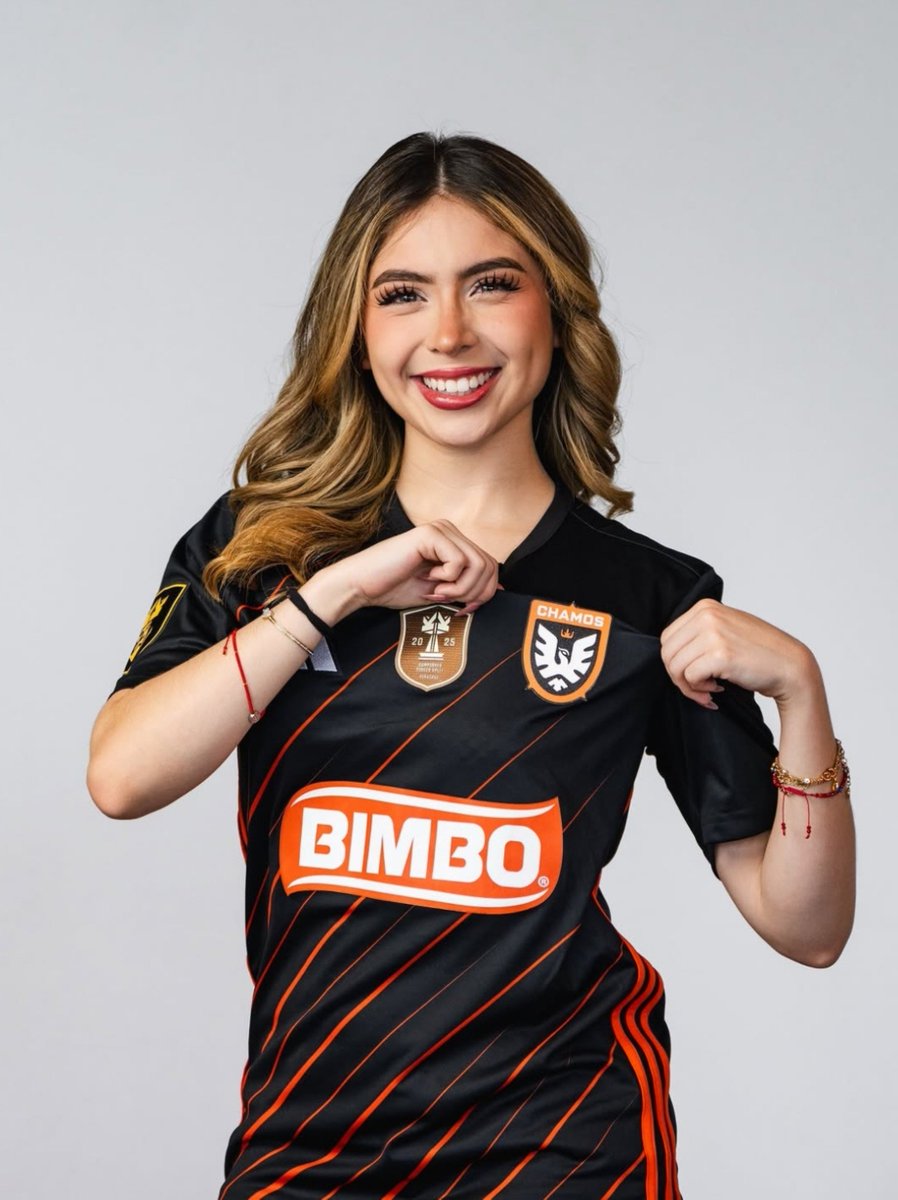 ChimeAventuras's tweet photo. 📸| Fotos de Karen Torres con la camiseta de @LosChamosFC https://t.co/CEi5CUpReF