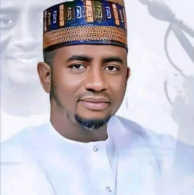 DanDaura12's tweet photo. When a Senator from SE stood as surety for Nnamdi Kanu facing terrorism charges, who called him TERRORIST? Nobody.

When Peter Obi & other Igbo leaders called for Kanu's release after terrorism conviction, who called them TERRORIST? Nobody.

Why then Senator Shehu Buba? Why the double standard?

Long live FRN. #ShehuBuba #PeaceNotBlackmail