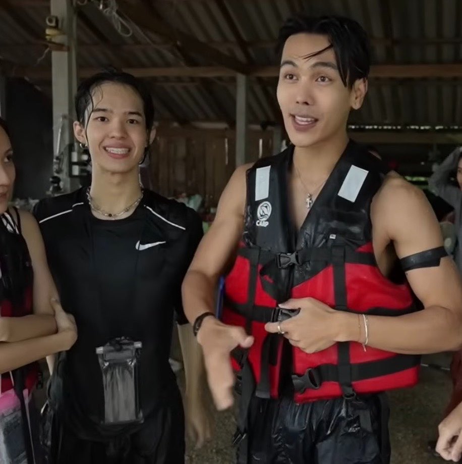 nobadda_y's tweet photo. อยู่กับแม่                                         อยู่กับพ่อ https://t.co/lyLCWyd4L6
