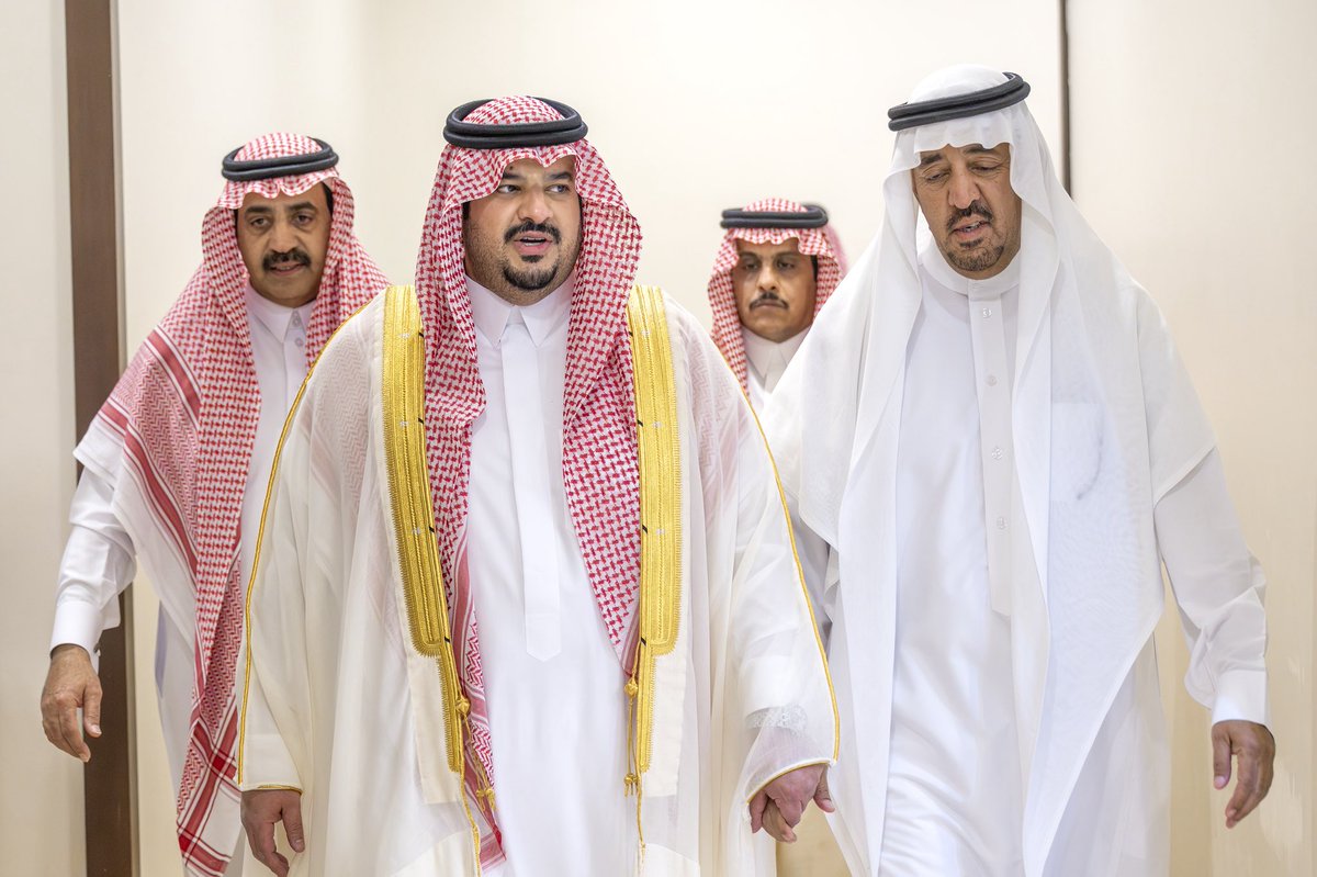 mohammedal_saud's tweet photo. أدى صاحب السمو الملكي الأمير
#محمد_بن_عبدالرحمن_بن_عبدالعزيز
نائب أمير منطقة #الرياض
عقب صلاة العصر اليوم صلاة الميت
على نايف بن عبدالرحمن بن نايف الدويش
رحمه الله وذلك في جامع الراجحي
بمدينة الرياض وعقب الصلاة قدم سموه
العزاء لأمير الفوج الواحد والعشرين بوزارة
#الحرس_الوطني محمد بن عبدالرحمن الدويش
ولذوي الفقيد، سائلًا الله العلي القدير أن
يتغمده بواسع رحمته ويسكنه فسيح جناته