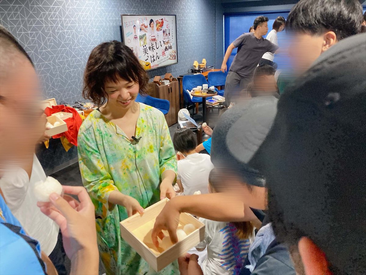 mrstepup_school's tweet photo. 受験においても、人生においても、食事はとても大切なもの。
ミスターステップアップの塾生のごはんを作る『ゆにわ』をクローズアップした映画『美味しいごはん〜挑〜』を、塾で特別上映！
店長のちこさんの講演も盛り上がりました。
よなたんが手がけた、知的で斬れる表現の英語字幕付きで、英語の高い感覚に触れる場にもなりましたよ。詳しくはブログで！
https://t.co/9JjFRHOiml